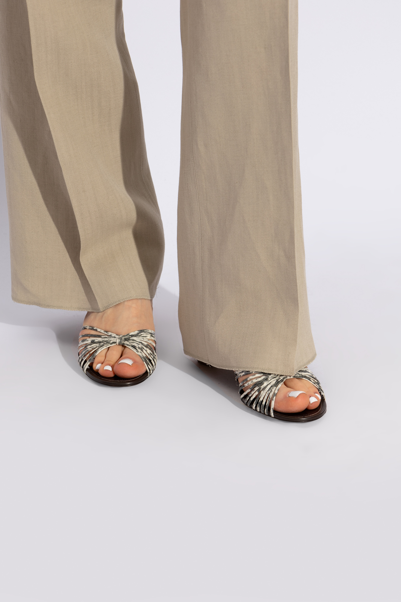 【24SS NEW】FERRAGAMO_women / ARYANA ミュール Grey 'Aryna' heeled mules FERRAGAMO - Vitkac Canada